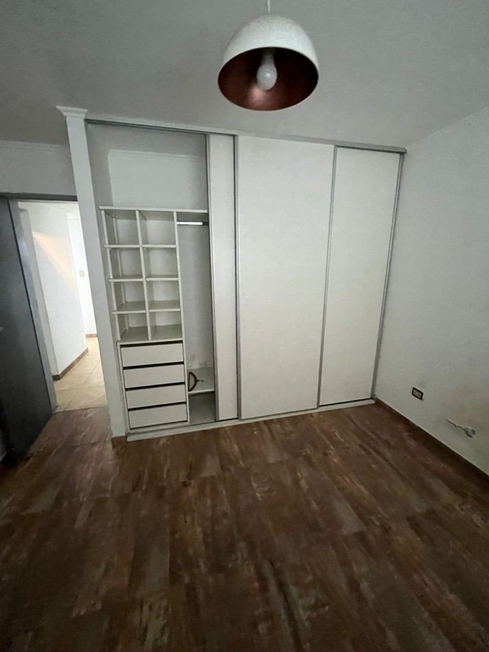 VENTA CASA APTA CREDITO 3 AMBIENTES EN ESQUINA, EXCELENTE UBICACION, JOAQUIN V GONZALEZ 700 -TEMPERLEY-