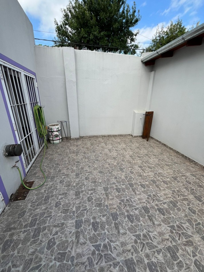 VENTA CASA APTA CREDITO 3 AMBIENTES EN ESQUINA, EXCELENTE UBICACION, JOAQUIN V GONZALEZ 700 -TEMPERLEY-