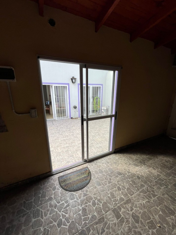 VENTA CASA APTA CREDITO 3 AMBIENTES EN ESQUINA, EXCELENTE UBICACION, JOAQUIN V GONZALEZ 700 -TEMPERLEY-