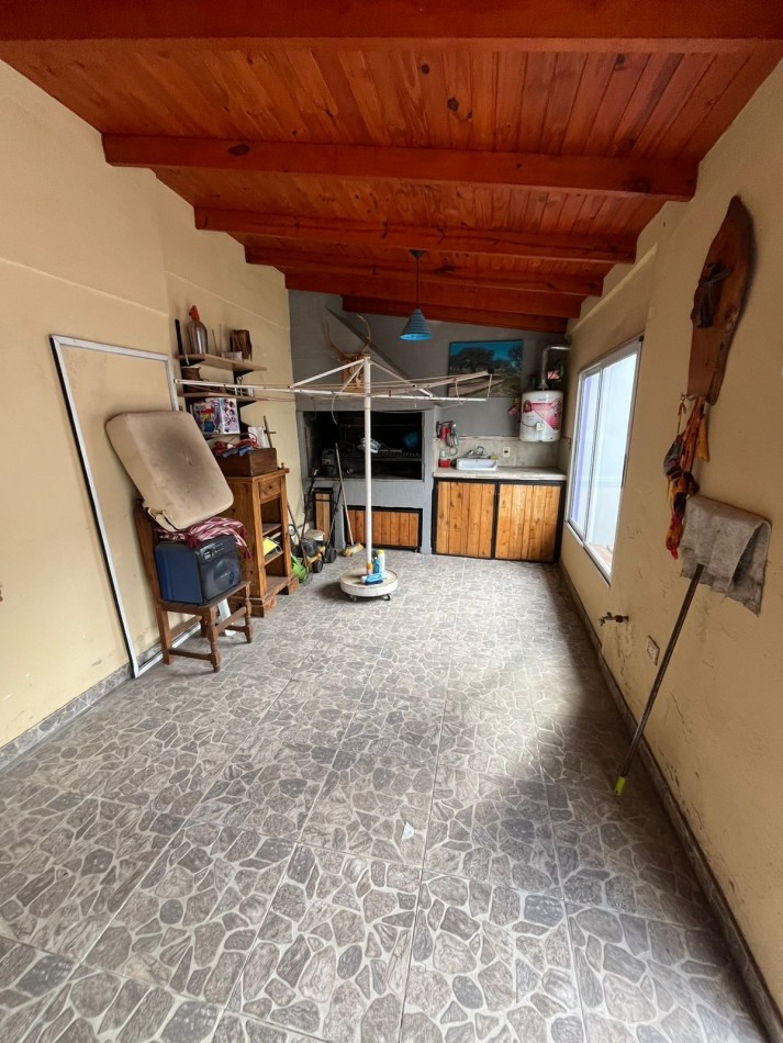 VENTA CASA APTA CREDITO 3 AMBIENTES EN ESQUINA, EXCELENTE UBICACION, JOAQUIN V GONZALEZ 700 -TEMPERLEY-