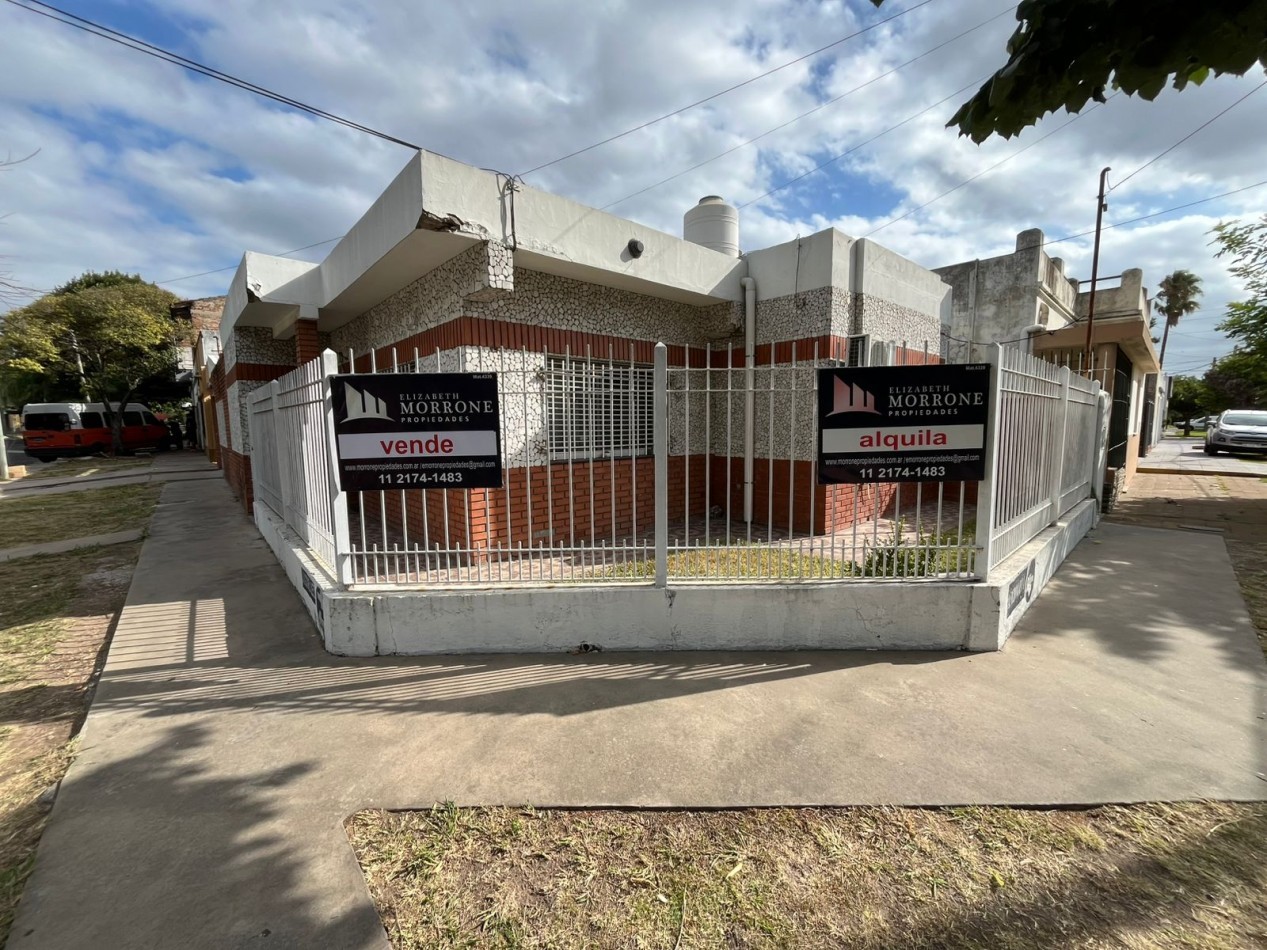 VENTA CASA APTA CREDITO 3 AMBIENTES EN ESQUINA, EXCELENTE UBICACION, JOAQUIN V GONZALEZ 700 -TEMPERLEY-
