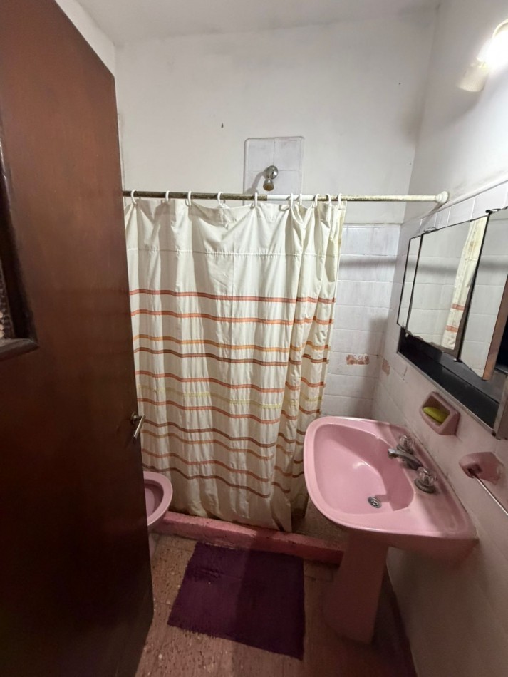 ALQUILER CASA 2 DORMITORIOS, LUGAR SEMICUBIERTO PARA GUARDAR EL AUTO, PATIO CON PARRILLA, JUNCAL 2391 -TEMPERLEY-