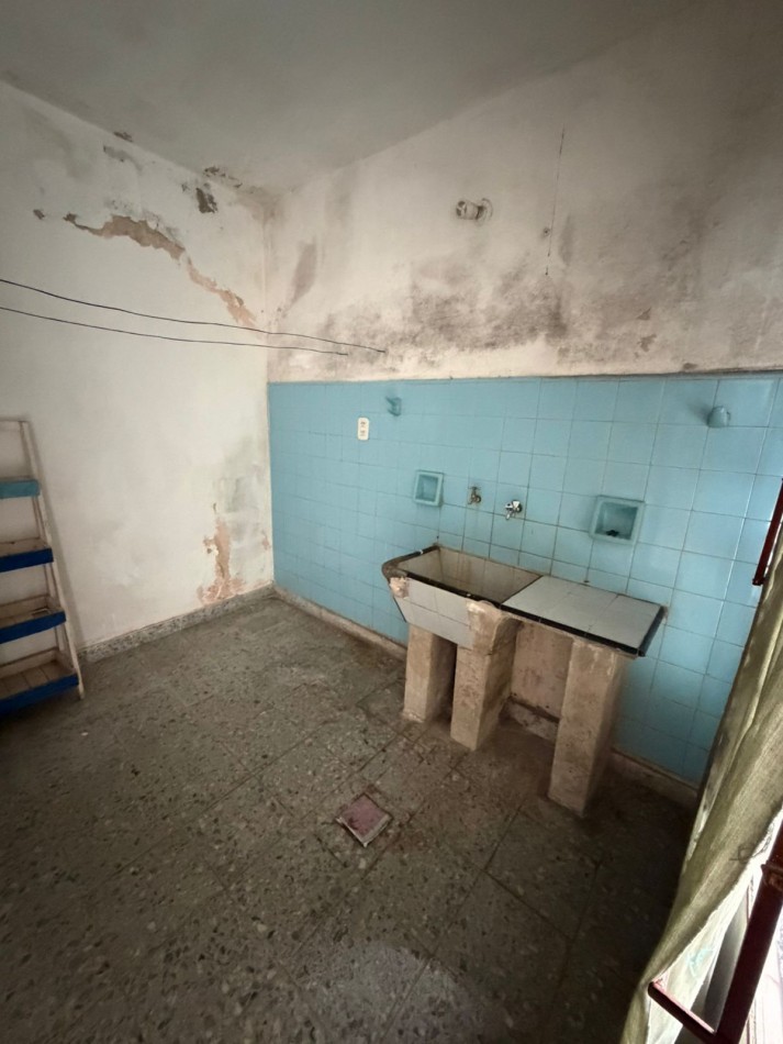 ALQUILER CASA 2 DORMITORIOS, LUGAR SEMICUBIERTO PARA GUARDAR EL AUTO, PATIO CON PARRILLA, JUNCAL 2391 -TEMPERLEY-