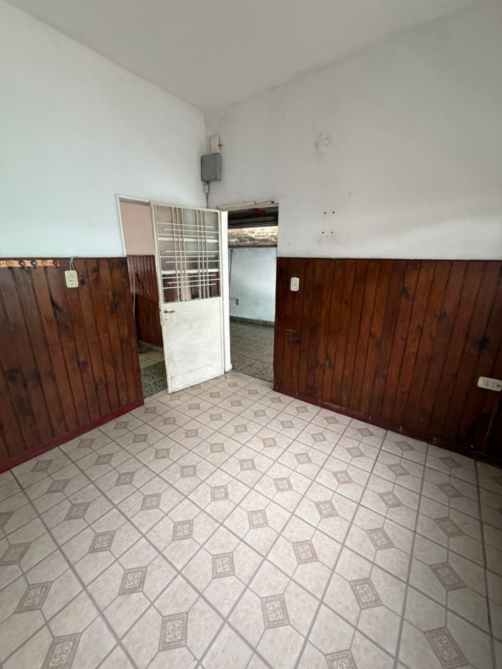 ALQUILER CASA 2 DORMITORIOS, LUGAR SEMICUBIERTO PARA GUARDAR EL AUTO, PATIO CON PARRILLA, JUNCAL 2391 -TEMPERLEY-