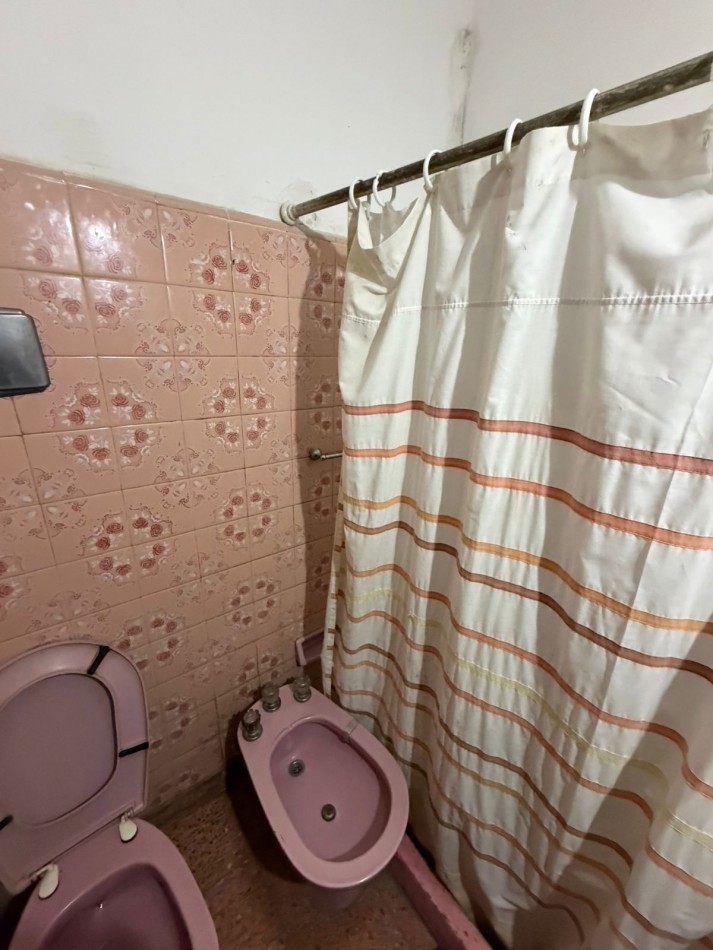 ALQUILER CASA 2 DORMITORIOS, LUGAR SEMICUBIERTO PARA GUARDAR EL AUTO, PATIO CON PARRILLA, JUNCAL 2391 -TEMPERLEY-