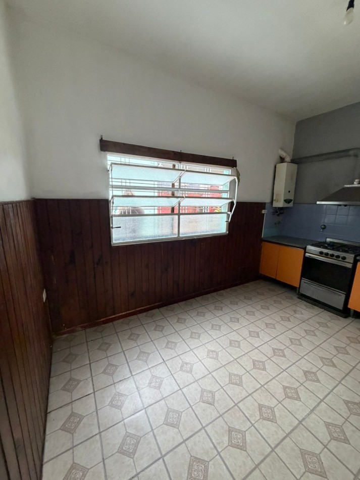 ALQUILER CASA 2 DORMITORIOS, LUGAR SEMICUBIERTO PARA GUARDAR EL AUTO, PATIO CON PARRILLA, JUNCAL 2391 -TEMPERLEY-