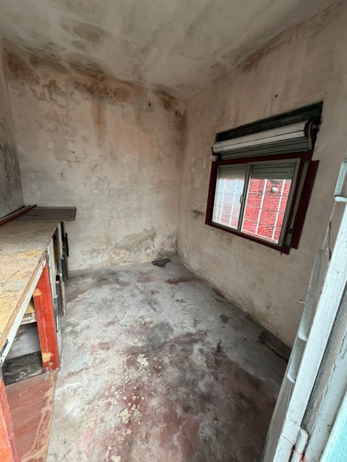 ALQUILER CASA 2 DORMITORIOS, LUGAR SEMICUBIERTO PARA GUARDAR EL AUTO, PATIO CON PARRILLA, JUNCAL 2391 -TEMPERLEY-