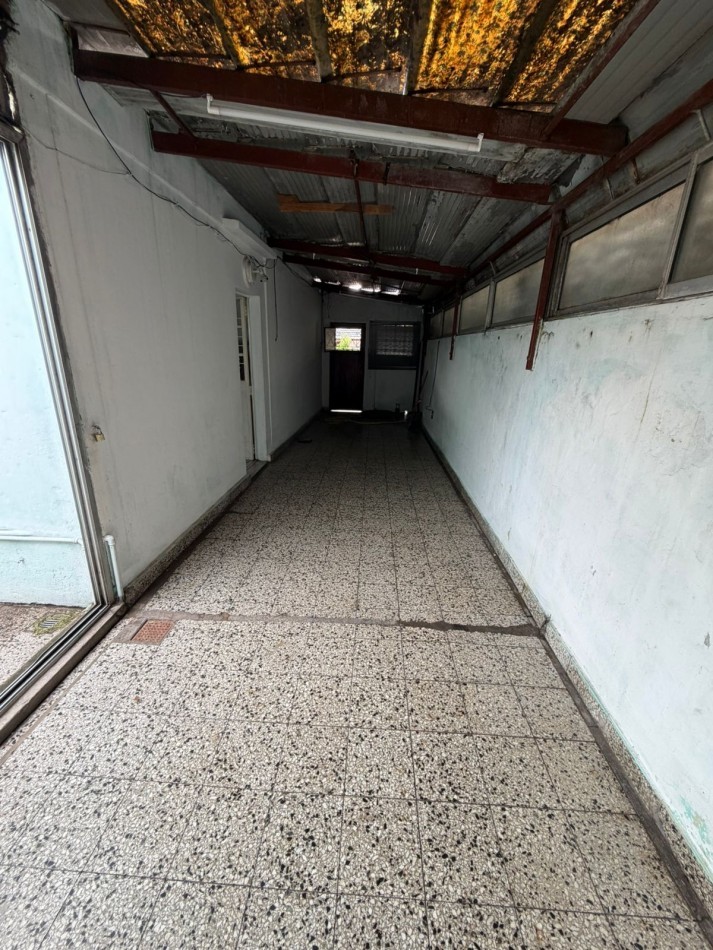 ALQUILER CASA 2 DORMITORIOS, LUGAR SEMICUBIERTO PARA GUARDAR EL AUTO, PATIO CON PARRILLA, JUNCAL 2391 -TEMPERLEY-