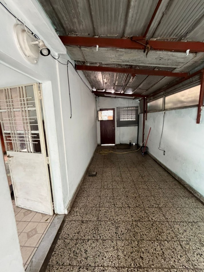 ALQUILER CASA 2 DORMITORIOS, LUGAR SEMICUBIERTO PARA GUARDAR EL AUTO, PATIO CON PARRILLA, JUNCAL 2391 -TEMPERLEY-