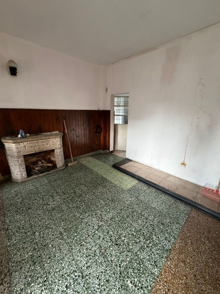 ALQUILER CASA 2 DORMITORIOS, LUGAR SEMICUBIERTO PARA GUARDAR EL AUTO, PATIO CON PARRILLA, JUNCAL 2391 -TEMPERLEY-