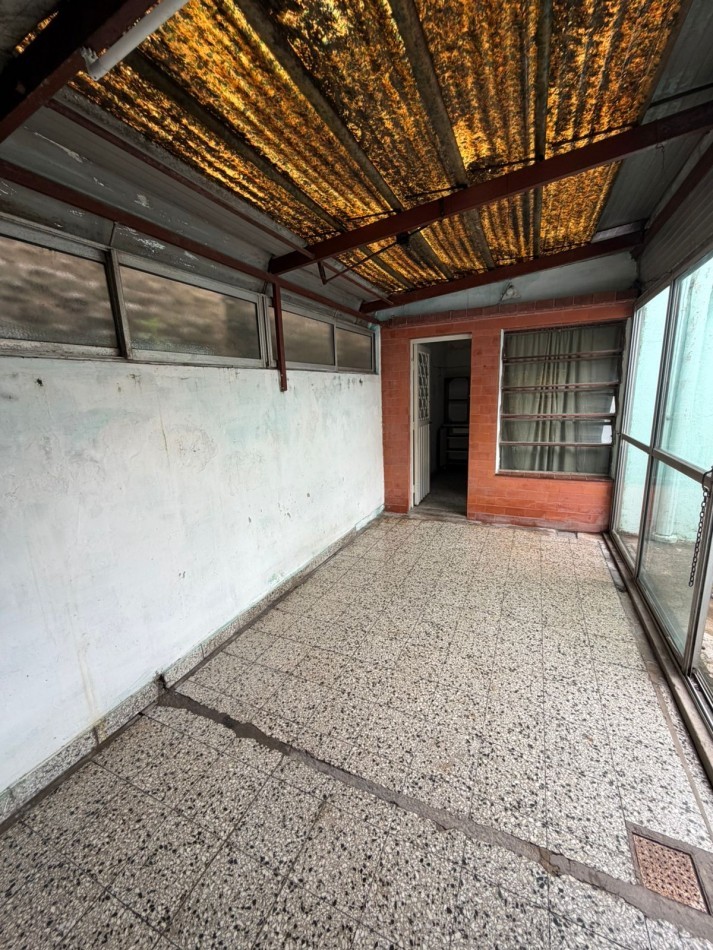 ALQUILER CASA 2 DORMITORIOS, LUGAR SEMICUBIERTO PARA GUARDAR EL AUTO, PATIO CON PARRILLA, JUNCAL 2391 -TEMPERLEY-