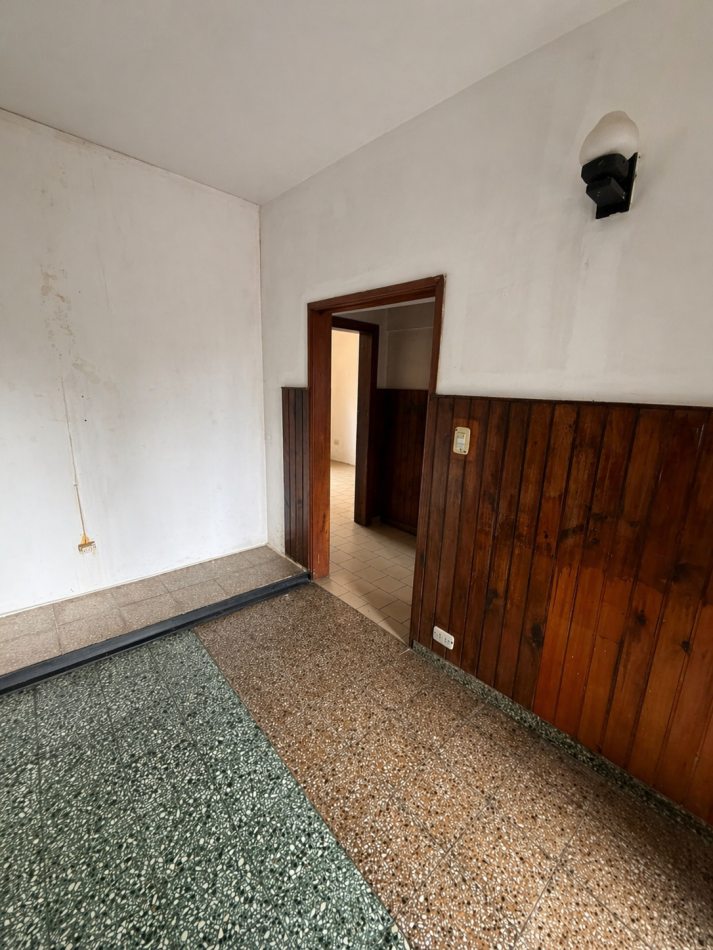 ALQUILER CASA 2 DORMITORIOS, LUGAR SEMICUBIERTO PARA GUARDAR EL AUTO, PATIO CON PARRILLA, JUNCAL 2391 -TEMPERLEY-