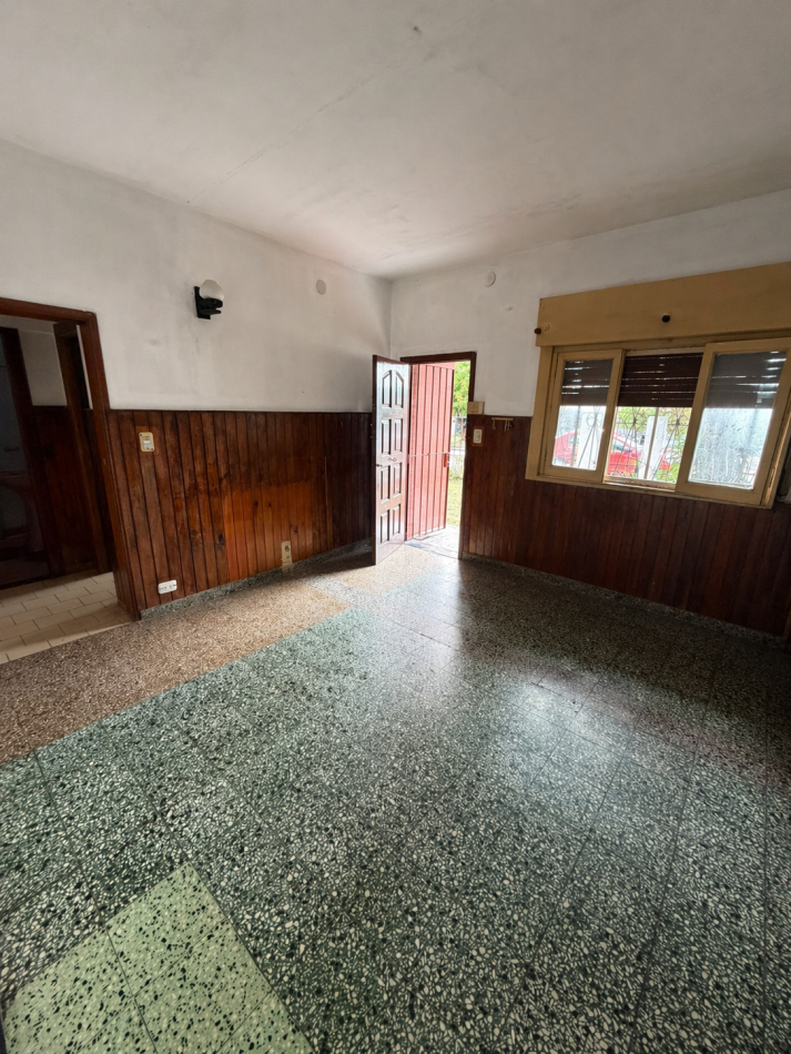 ALQUILER CASA 2 DORMITORIOS, LUGAR SEMICUBIERTO PARA GUARDAR EL AUTO, PATIO CON PARRILLA, JUNCAL 2391 -TEMPERLEY-