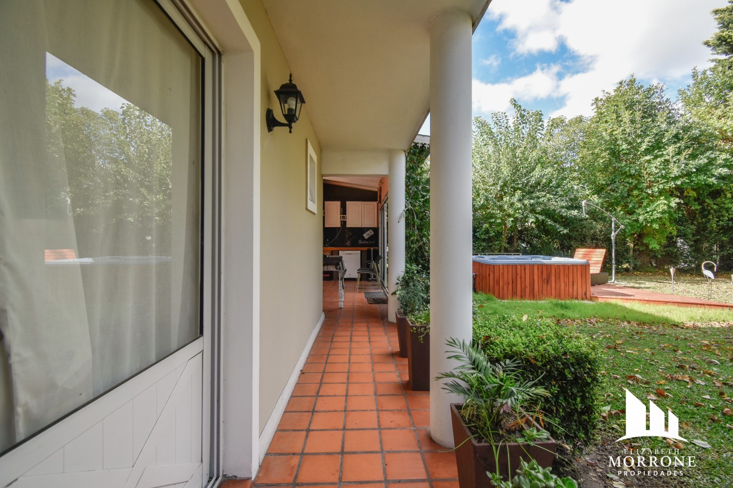 VENTA IMPONENTE CASA 3 DORMITORIOS, QUINCHO, JACUZZI, COUNTRY EL RODAL -ESTEBAN ECHEVERRIA-