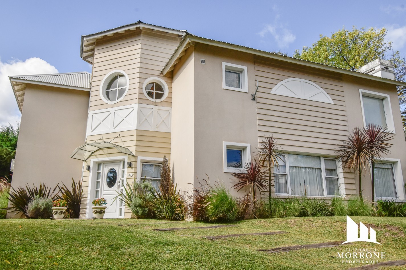VENTA IMPONENTE CASA 3 DORMITORIOS, QUINCHO, JACUZZI, COUNTRY EL RODAL -ESTEBAN ECHEVERRIA-