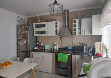 -RESERVADO- ALQUILER POR 1 AÑO DEPTO 2 AMBIENTES PARA PERSONA SOLA O PAREJA CON BALCON Y TERRAZA CON PARRILLA, CHUBUT 680 -SAN JOSE-