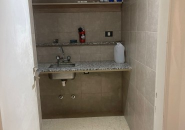 ALQUILER TRES CONSULTORIOS/OFICINAS CON BAÑO PRIVADO ARANA 288  P. B MONTE GRANDE