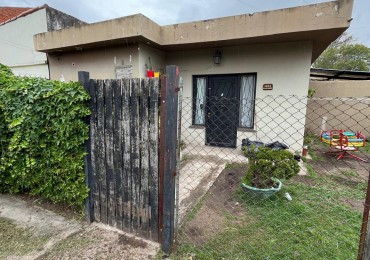 VENTA CASA 2 DORMITORIOS Y QUINCHO A UNA CUADRA DE AVENIDA VALETTE, BURLANDO 1500 -LUIS GUILLON-