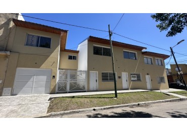 VENTA DUPLEX A ESTRENAR 3 AMBIENTES, CON PATIO, CORREA 1830 -BANFIELD-