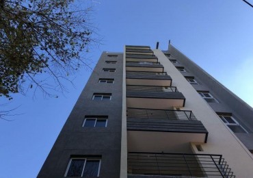 VENTA APTA CREDITO DEPARTAMENTO AL FRENTE 3 AMBIENTES CON COCHERA, EXCELENTE UBICACION A 3 CUADRAS DE LA ESTACION DE MONTE GRANDE, AMEGHINO 126 -MONTE GRANDE-