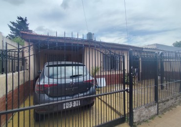 VENTA CASA CON LOCAL, ZONA COMERCIAL, 3 DORMITORIOS, LOCAL CON CORTINA, BAÑO, ENTREPISO Y SECTOR DE VENTA, JOAQUIN V GONZALEZ 2600 -BURZACO-