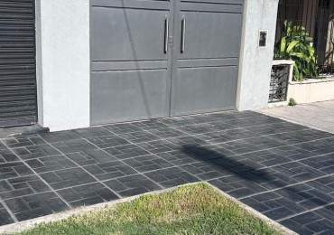 VENTA HERMOSO PH TIPO CASA AL FONDO, APTO CREDITO, 3 AMBIENTES CON PISCINA, PARRILLA Y JARDIN, DETALLES DE CATEGORIA, GUEMES 1085 -TEMPERLEY- 