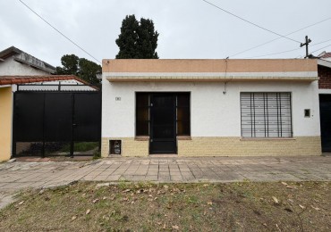 ALQUILER CASA 3 AMBIENTES, PATIO Y LUGAR DESCUBIERTO PARA ENTRAR UN AUTO A 3 CUADRAS DE AV EVA PERON AL 1500, EL ZORZAL 161 -TEMPERLEY-