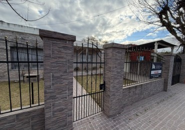 HERMOSA CASA 3 AMBIENTES, CON GRAN PARQUE Y PARRILLA, ALFEREZ PAGE 349 -GLEW-