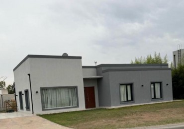 VENTA CASA 3 DORMITORIOS EN BARRIO LA HORQUETA, CON JARDIN Y GALERIA, JUANA DE ARCO 6100 -CANNING-