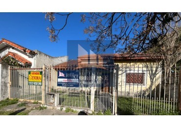 VENTA CASA A RECICLAR CON AMPLIO PATIO Y LUGAR PARA ENTRAR UN AUTO MUY BUENA UBICACION, MALVINAS ARGENTINAS 1347 -TEMPERLEY -