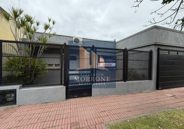 VENTA HERMOSA CASA PLANTA BAJA, EXCELENTE ESTADO TRES AMBIENTES, PARQUE Y PILETA -ZEBALLOS 655 TEMPERLEY-
