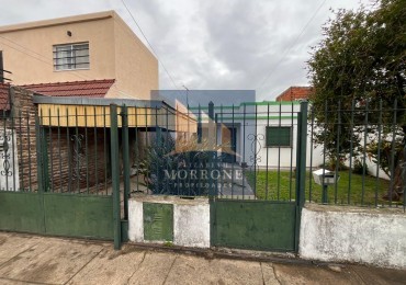 ALQUILER AMPLIA CASA 2 DORMITORIOS, PARQUE Y ENTRADA DE AUTO SEMICUBIERTA, JURAMENTO 2275 -TEMPERLEY-