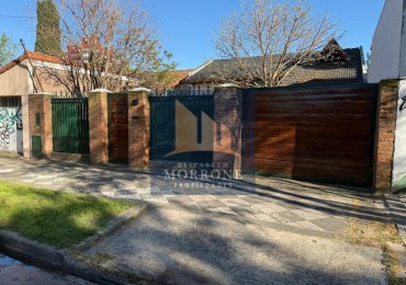 VENTA HERMOSA CASA EN ZONA RESIDENCIAL, 2 DORMITORIOS, QUINCHO Y PILETA, NARCISO LAPRIDA 20 -MONTE GRANDE-