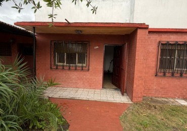 ALQUILER CASA 2 DORMITORIOS, LUGAR SEMICUBIERTO PARA GUARDAR EL AUTO, PATIO CON PARRILLA, JUNCAL 2391 -TEMPERLEY-